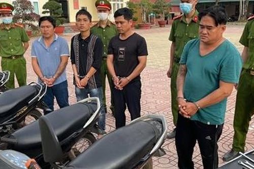 Lười lao động, 4 đối tượng có tiền án, tiền sự rủ nhau trộm xe máy