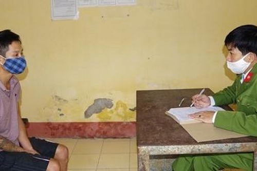 Bắt đối tượng cầm dao phay tấn công lực lượng chức năng