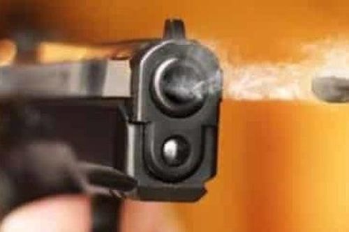 Giang hồ nổ súng, rượt đuổi nhau bằng ô tô trên phố ở Hà Nội