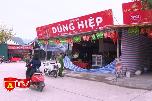 Người dân chấp hành quy định phòng chống dịch tại chùa Hương