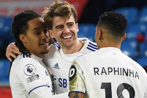 Leeds phả hơi nóng vào Tottenham