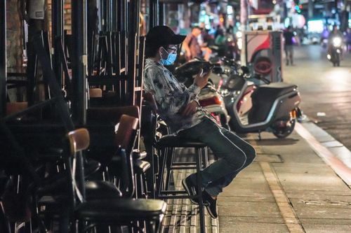 TP.HCM cân nhắc mở lại một số dịch vụ