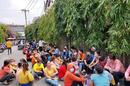 400 công nhân đình công vì bị nợ hơn 9 tỷ tiền lương, BHXH