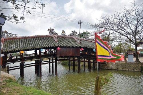 Cầu ngói với kiến trúc cổ 'hiếm hoi' của Việt Nam sau ngày trùng tu