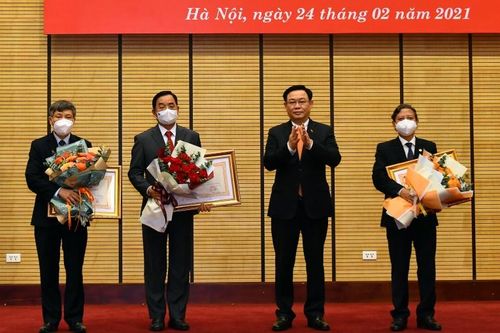 Trao tặng danh hiệu 'Thầy thuốc Nhân dân', 'Thầy thuốc Ưu tú'