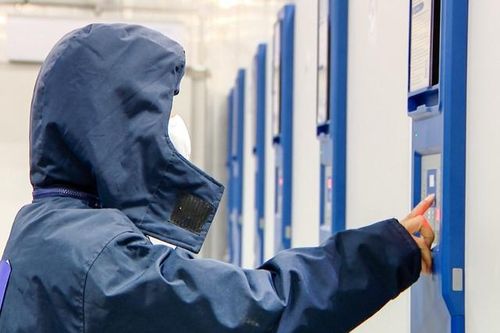 Hôm nay, hơn 200.000 liều vắc xin ngừa COVID-19 về tới Tân Sơn Nhất