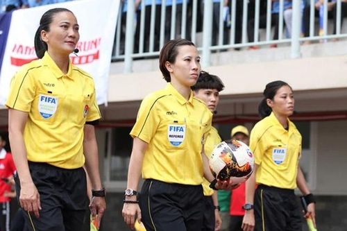 Nữ trọng tài Việt Nam trước cơ hội 'cầm cân nảy mực' tại World Cup
