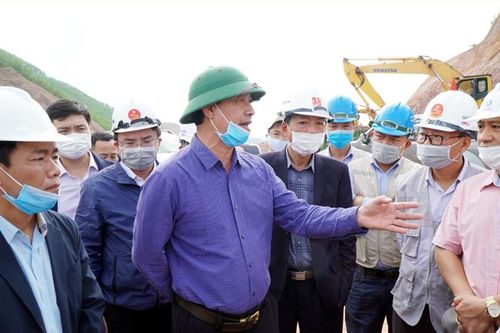 Đẩy nhanh tiến độ thi công cao tốc Cam Lộ - La Sơn