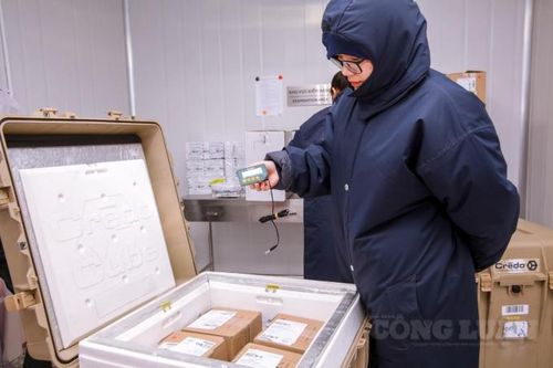 Hé lộ quy trình bảo quản lô vắc xin Covid-19 đầu tiên tại Việt Nam
