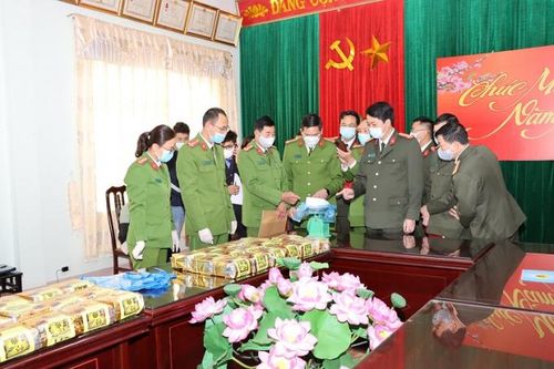 Phá đường dây vận chuyển 50 kg ma túy ngụy trang dưới dạng túi chè nhãn hiệu Trung Quốc