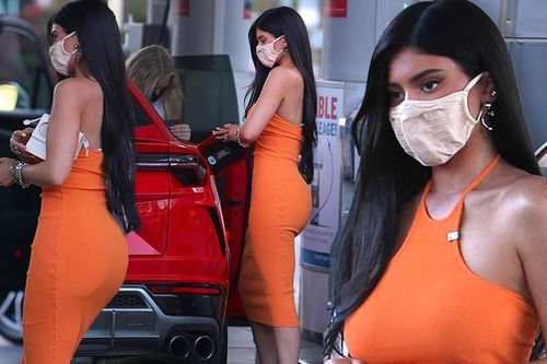 Em út nhà Kardashian mặc bó sát tôn dáng 'đồng hồ cát' gợi cảm