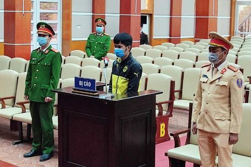 Sau 1 tuần 'thông chốt', đánh công an, nam thanh niên lĩnh án 15 tháng tù