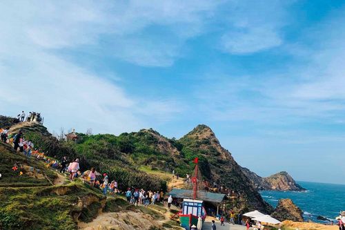 Nơi ngắm bình minh đẹp nhất Việt Nam thu hút hàng vạn lượt khách đầu xuân
