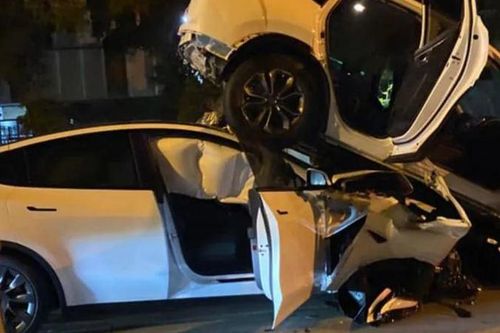 Tesla nát đầu sau pha mất phanh, đâm xe SUV