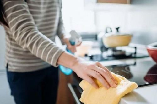 Tòa tuyên chồng phải trả tiền công làm nội trợ cho vợ