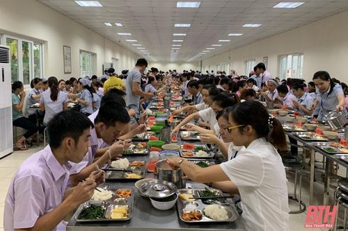 Nâng cao chất lượng bữa ăn ca cho người lao động
