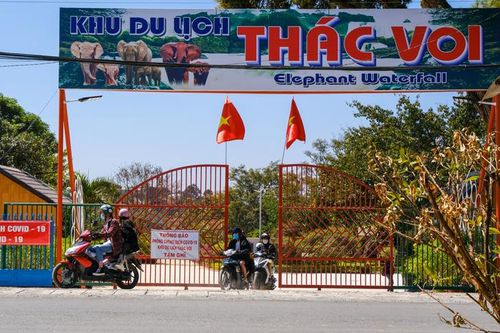Bị đình chỉ hoạt động, khu du lịch vẫn lén lút đón khách