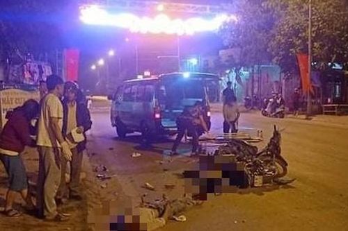Hòa Bình: 2 xe máy đối đầu trong đêm khiến 2 người tử vong