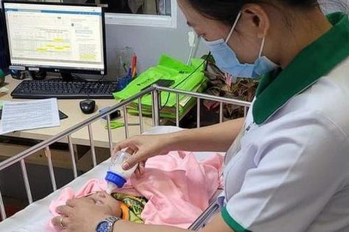 Bé 3 tháng tuổi nguy kịch trong bệnh viện bị mẹ ruột bỏ rơi