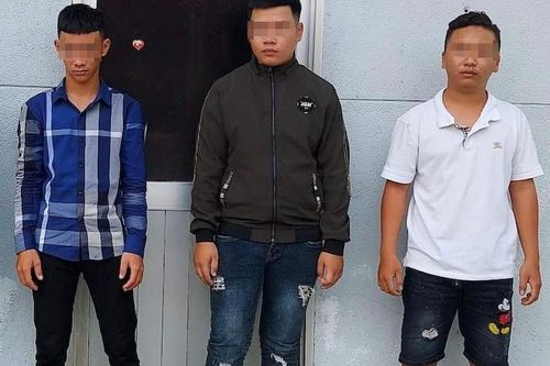 Cảnh sát triệu tập nhóm khống chế, đánh 3 học sinh