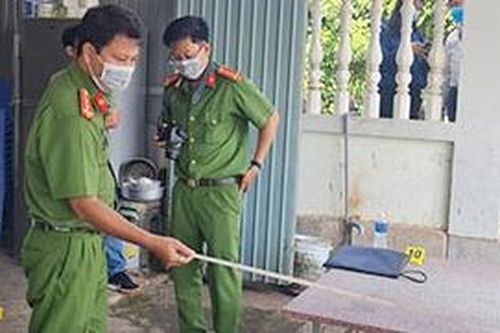 Chủ quán ăn bị khách đâm chết