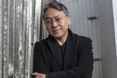Các nhà văn yêu thích tác phẩm nào của Kazuo Ishiguro?