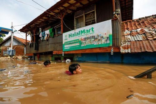Indonesia rắc muối vào đám mây, ngăn mưa gây lũ lụt