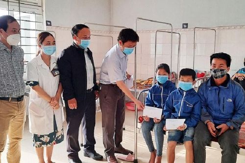 Vụ 18 học sinh nhập viện sau bữa trưa: Yêu cầu trường dừng hợp đồng với cơ sở cung cấp dịch vụ ăn uống