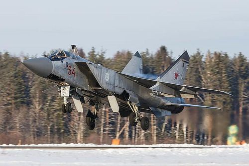Cận cảnh hệ thống càng đáp cực kỳ 'uy tín' của tiêm kích MiG-31