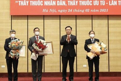Vinh danh 46 tấm gương cống hiến vì người bệnh, vì cộng đồng