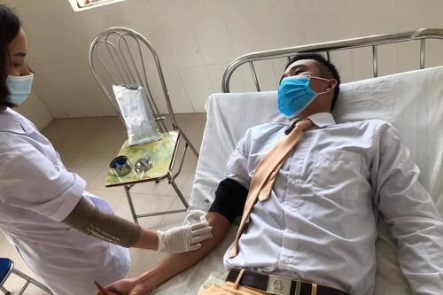 Trung úy cảnh sát hiến máu cứu học sinh tại Sơn La