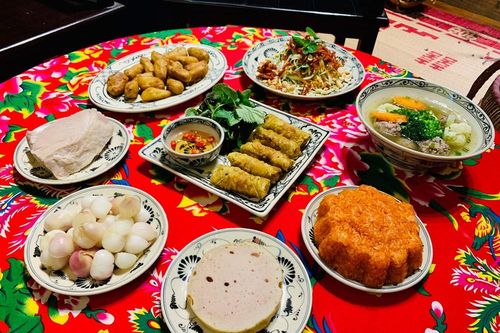Cỗ Rằm tháng Giêng, dịch vụ đồng loạt giảm giá vì COVID-19