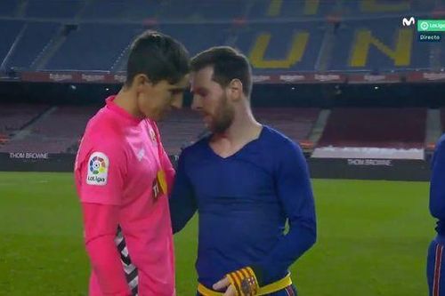 Messi khiến đối phương choáng với hành động sau trận