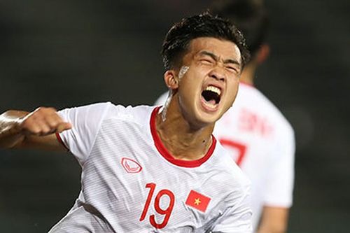 Sang Nhật Bản, Danh Trung khó dự SEA Games 2021; Henderson nguy cơ nghỉ hết mùa và lỡ EURO 2020