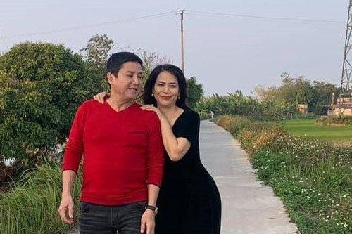 Nghệ sĩ Chí Trung chia sẻ hình ảnh sánh đôi cùng bạn gái doanh nhân