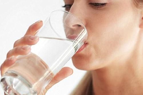 6 quan điểm sai lầm khi uống nước gây hại cho sức khỏe