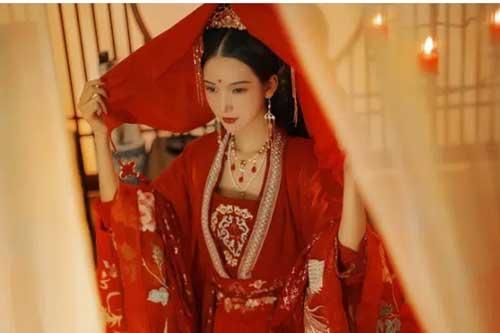 Người Trung Hoa cổ đại rất xem trọng trinh tiết, nếu tân nương chưa kết hôn không còn trong trắng sẽ phải trải qua thời gian 'sống không bằng chết'