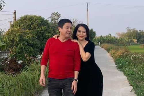 NSƯT Chí Trung 'làm nền' cho bạn gái khi về quê ra mắt