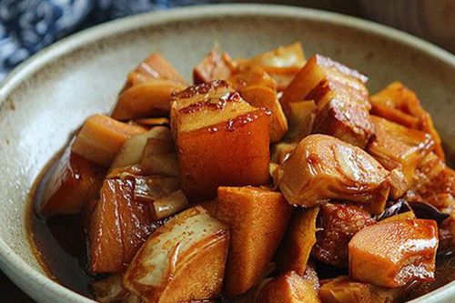 Cho thêm củ này, món ba chỉ kho sẽ hấp dẫn hơn nhiều