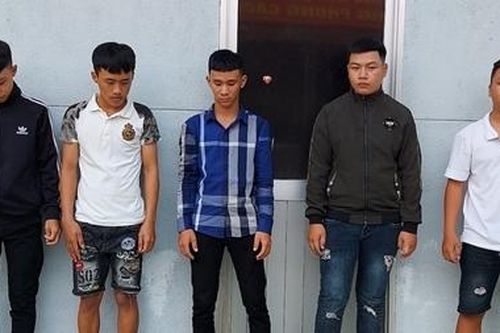 Điều tra nhóm thanh niên đánh đập học sinh