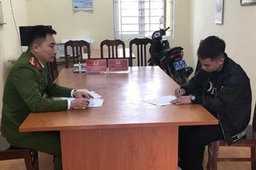 Phạt 3 triệu đồng đối tượng khoe súng trên Facebook