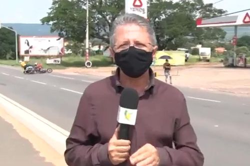Khoảnh khắc hai xe máy đâm nhau vô tình lọt ống kính truyền hình ở Brazil