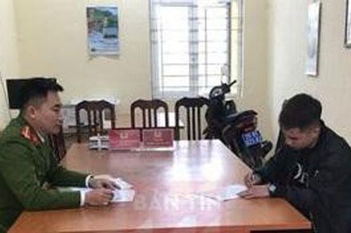 Xử phạt đối tượng 'khoe' súng trên mạng xã hội