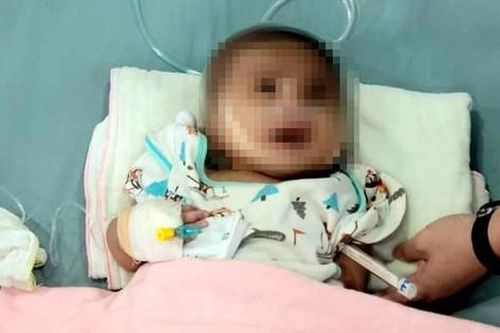 Cái kết ấm lòng của bé trai 3 tháng bệnh nặng bị mẹ bỏ lại bệnh viện