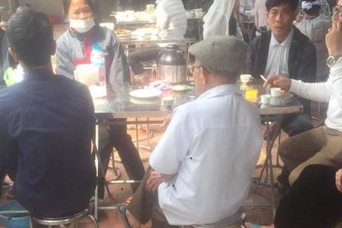 Chủ tiệm cắt tóc - xăm nghệ thuật bị đánh hội đồng đến chết trên đường về nhà