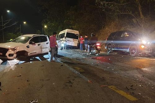 6 ôtô, 1 xe máy tông liên hoàn trên đèo Bảo Lộc