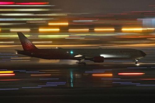Boeing 777 hạ cánh khẩn cấp ở Nga do lỗi động cơ
