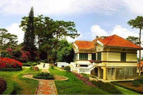 Hàng loạt công ty 'dùng chùa' nhà công sản tại Đà Lạt