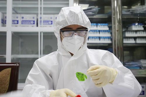 Tiêm thử nghiệm vắc xin ngừa COVID-19 giai đoạn 2 cả người có bệnh lý nền