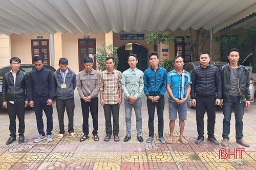 Khởi tố 10 'con bạc' ở xã miền núi Hà Tĩnh